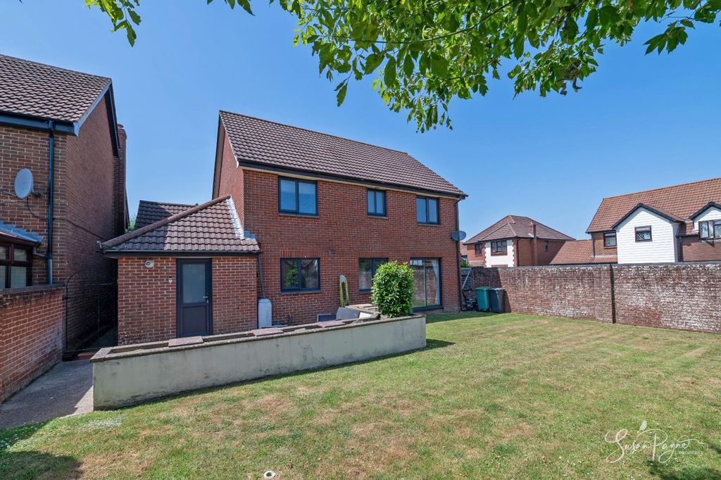 Property photo 2 of 37