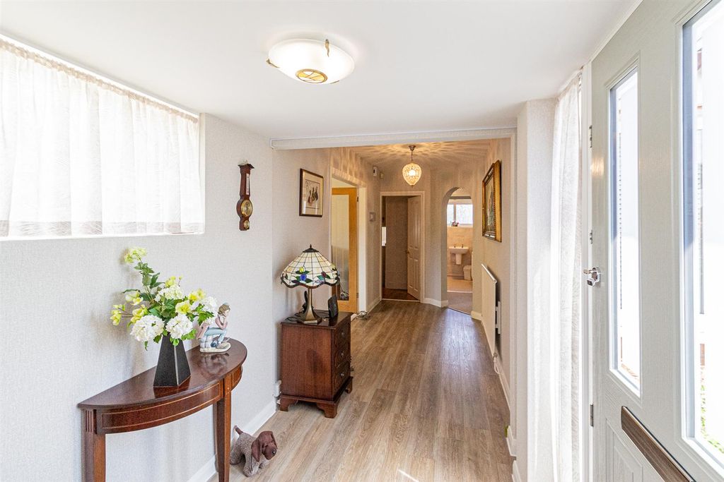 Property photo 2 of 17 Entrance Hallway