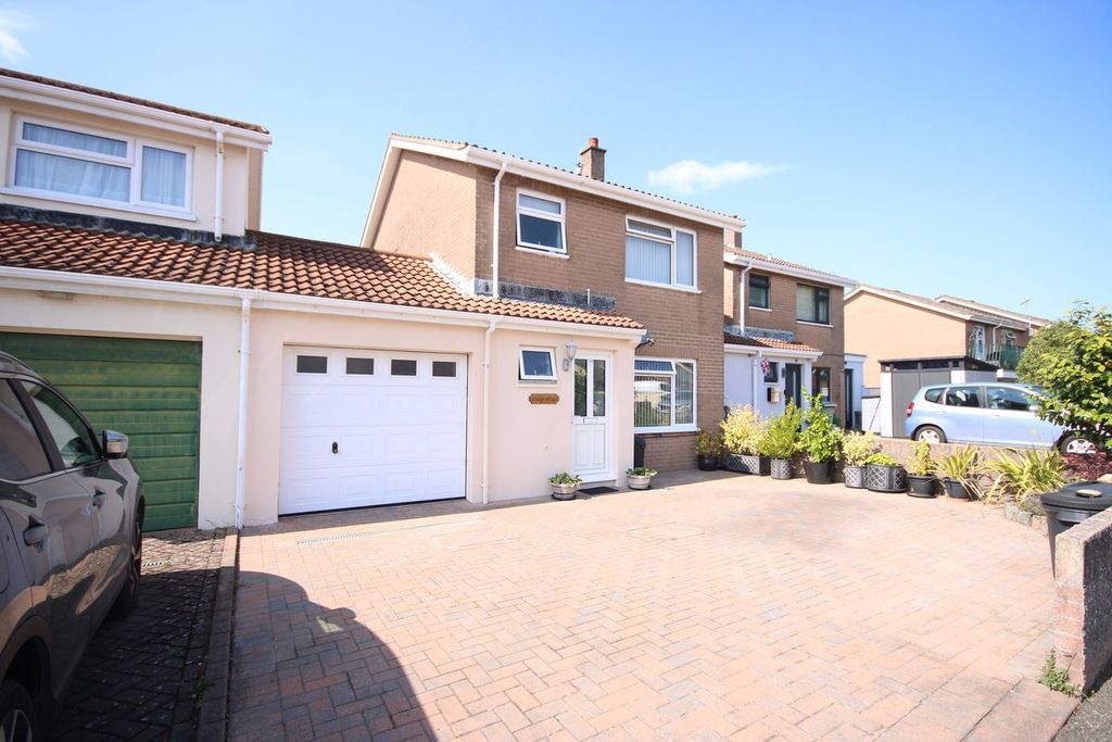 Property photo 1 of 30