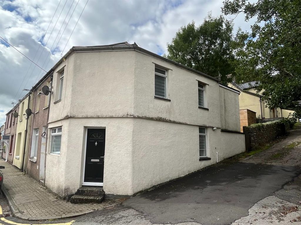 Property photo 2 of 18