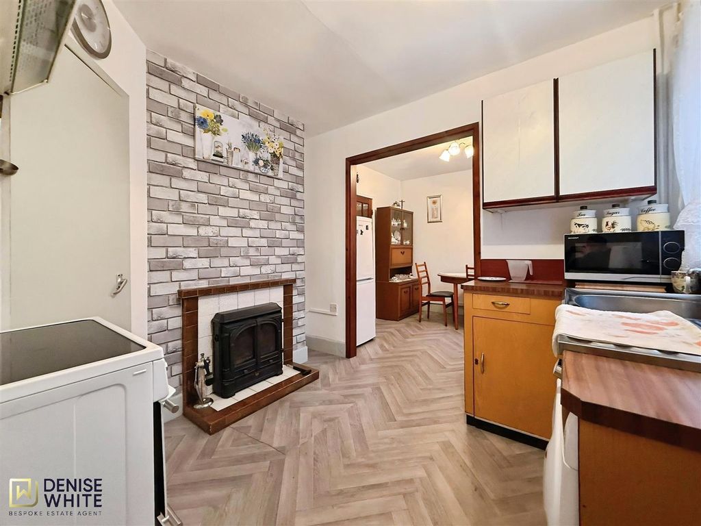 Property photo 2 of 24 Kitchen