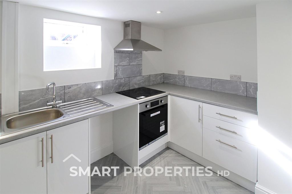 Property photo 3 of 12 Kitchen