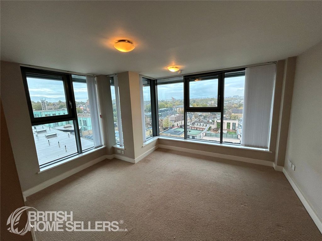 Property photo 3 of 8 Picture No. 14