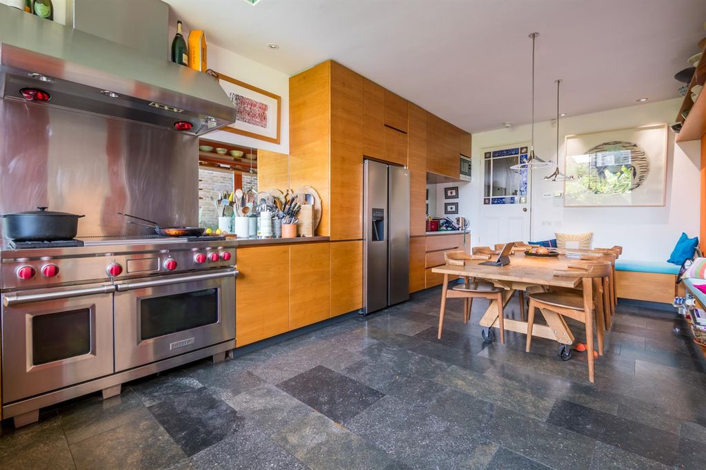 Property photo 3 of 35 Bushey Hill Road-24.Jpg