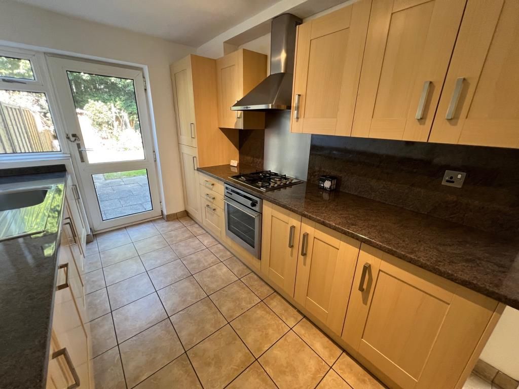 Property photo 3 of 10 Kitchen