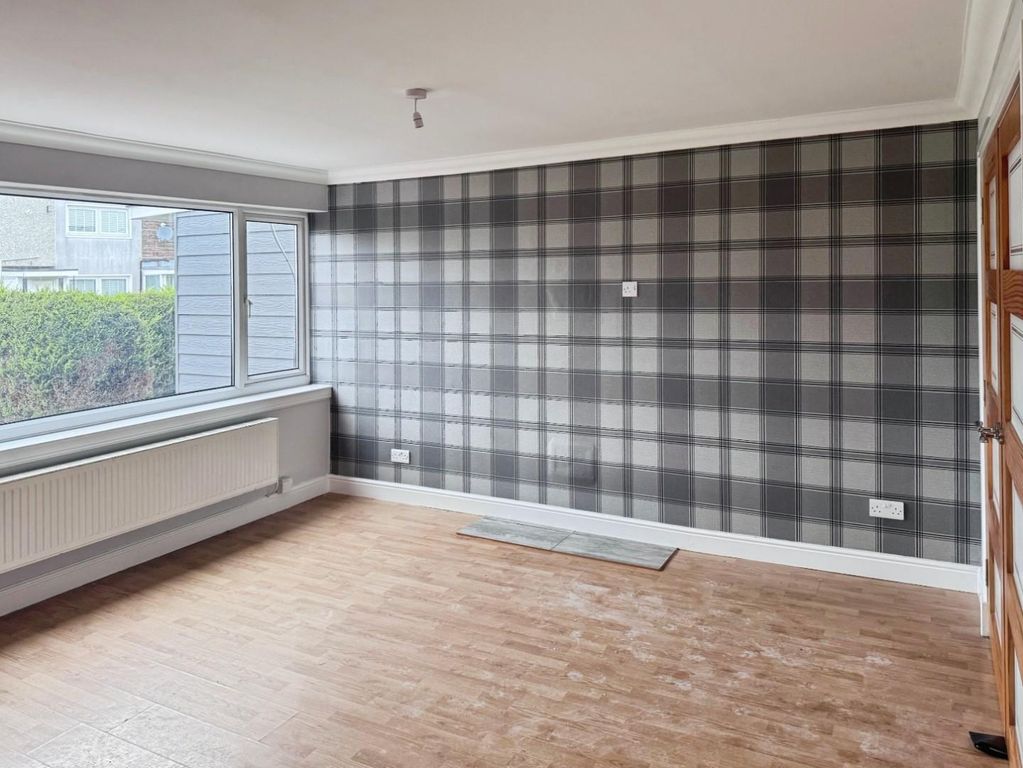 Property photo 3 of 10 Living Room