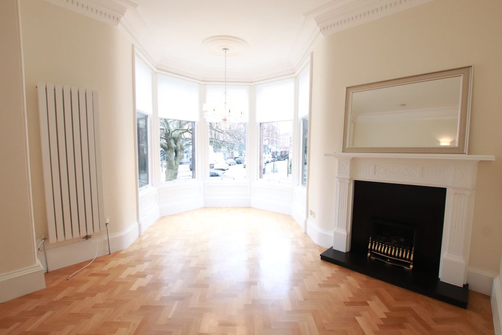 Property photo 3 of 14 Lounge