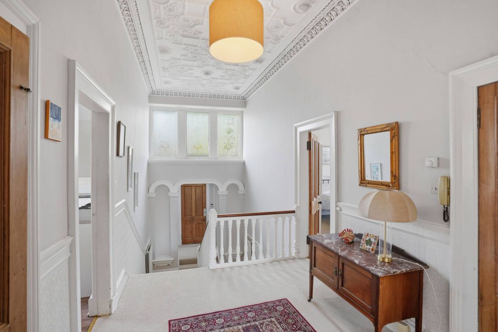 Property photo 2 of 30