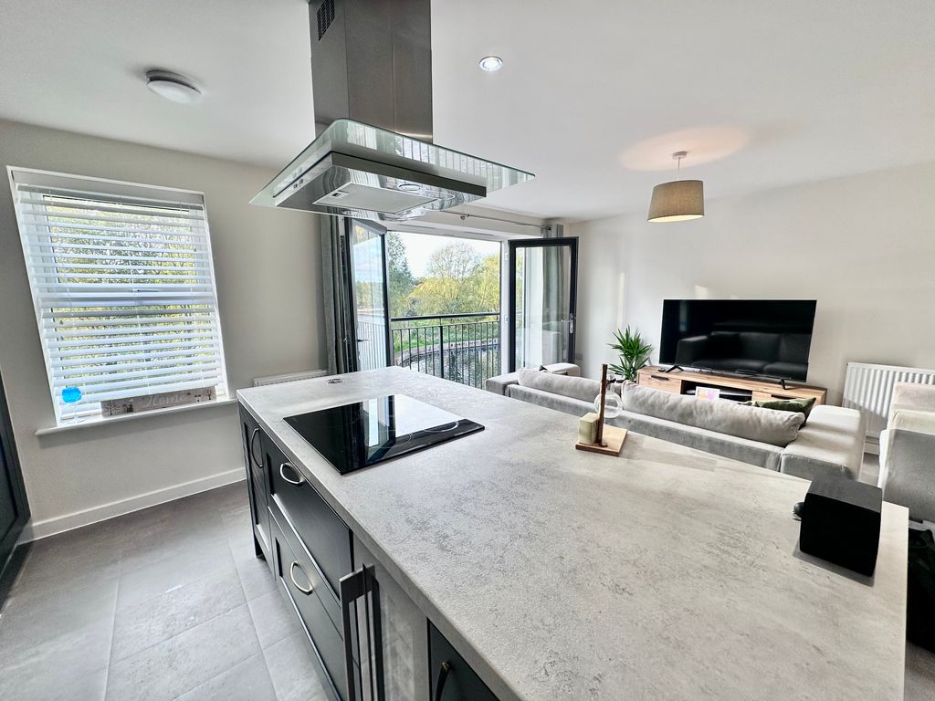 Property photo 1 of 19 Bathroom