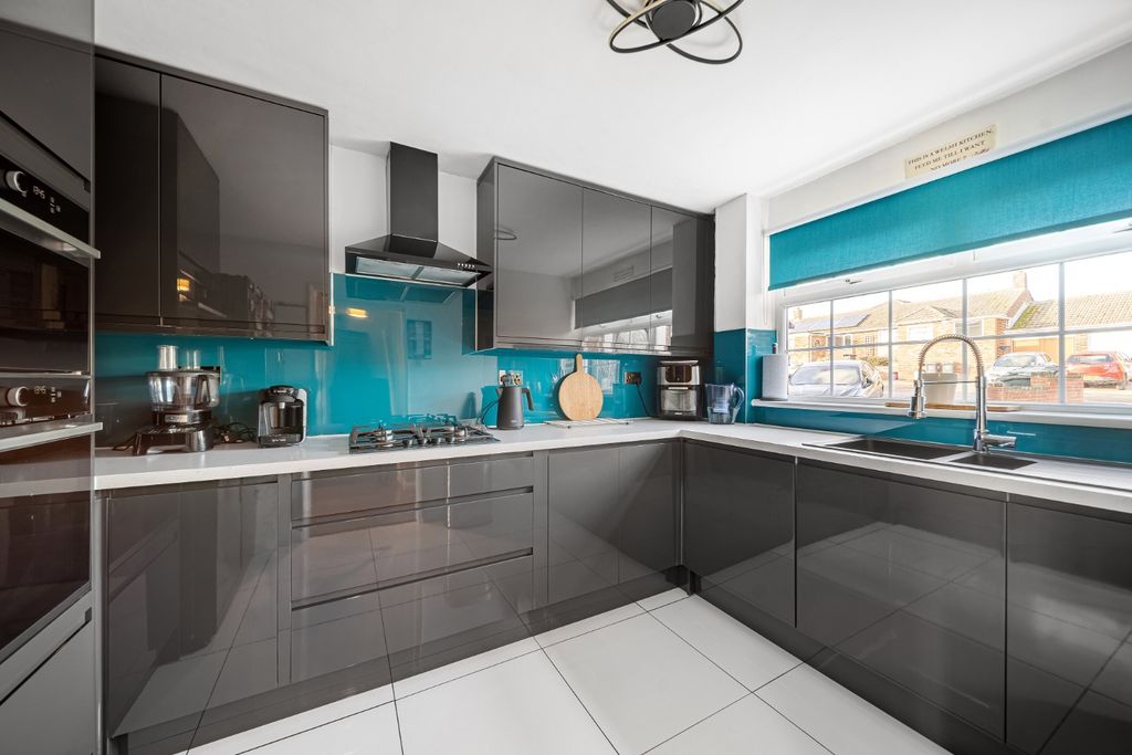 Property photo 3 of 16 4767305