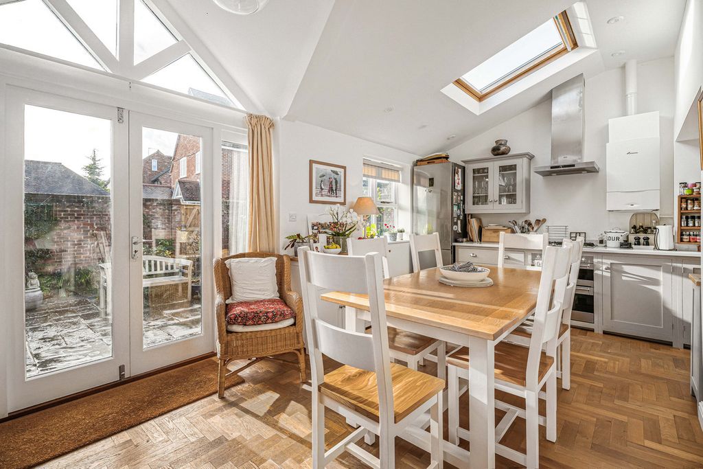 Property photo 2 of 20