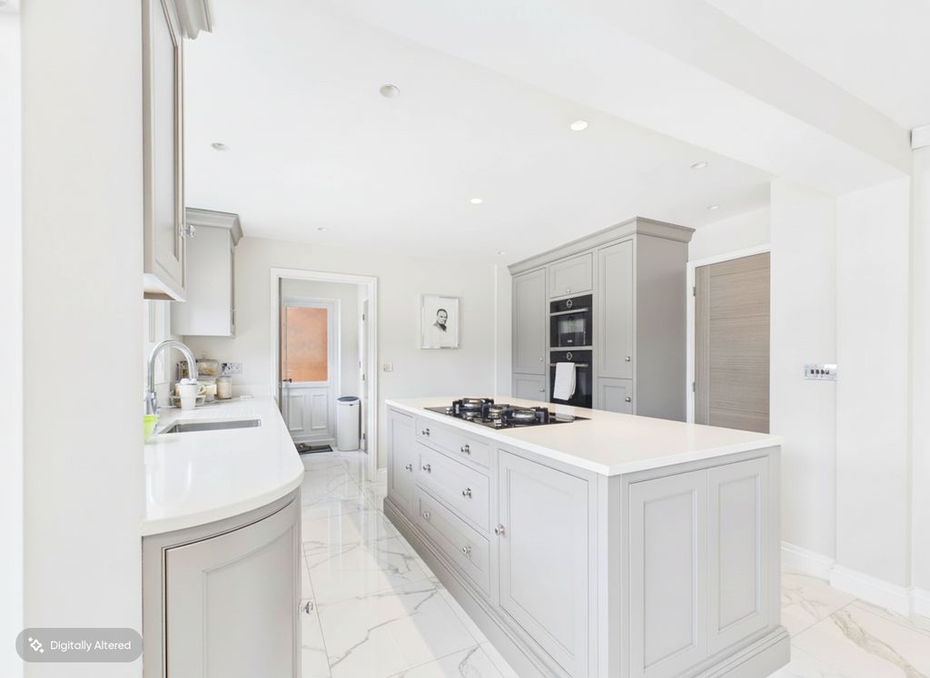 Property photo 3 of 17 Cam03830G0Pr0292Still008001Copy