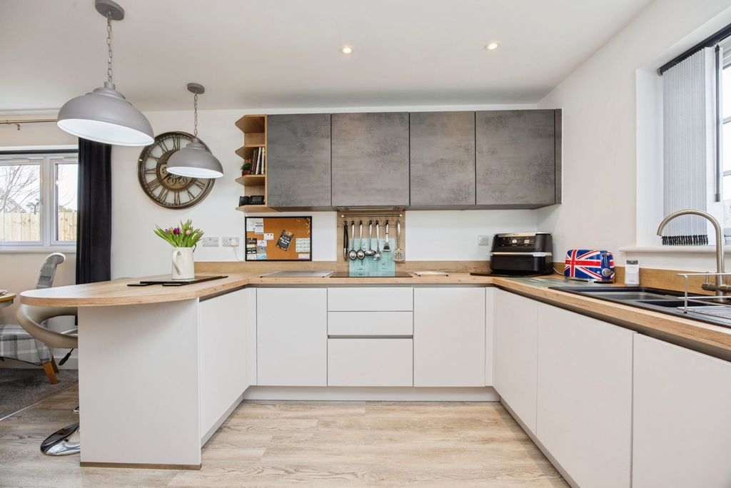 Property photo 3 of 20 Pbox-Img.Jpg