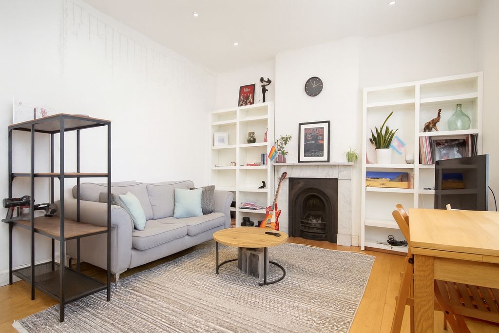 Property photo 3 of 9 Reception