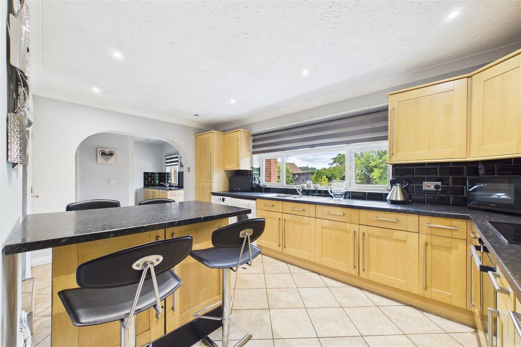 Property photo 3 of 15 Breakfast Kitchen
