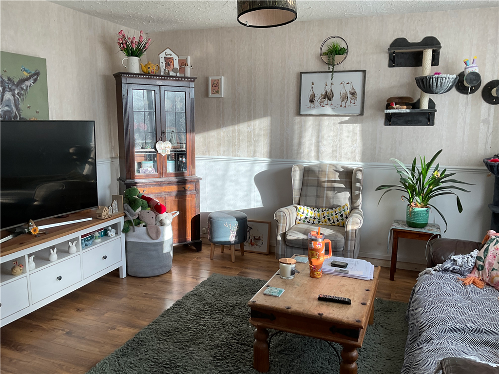 Property photo 3 of 5 Lounge