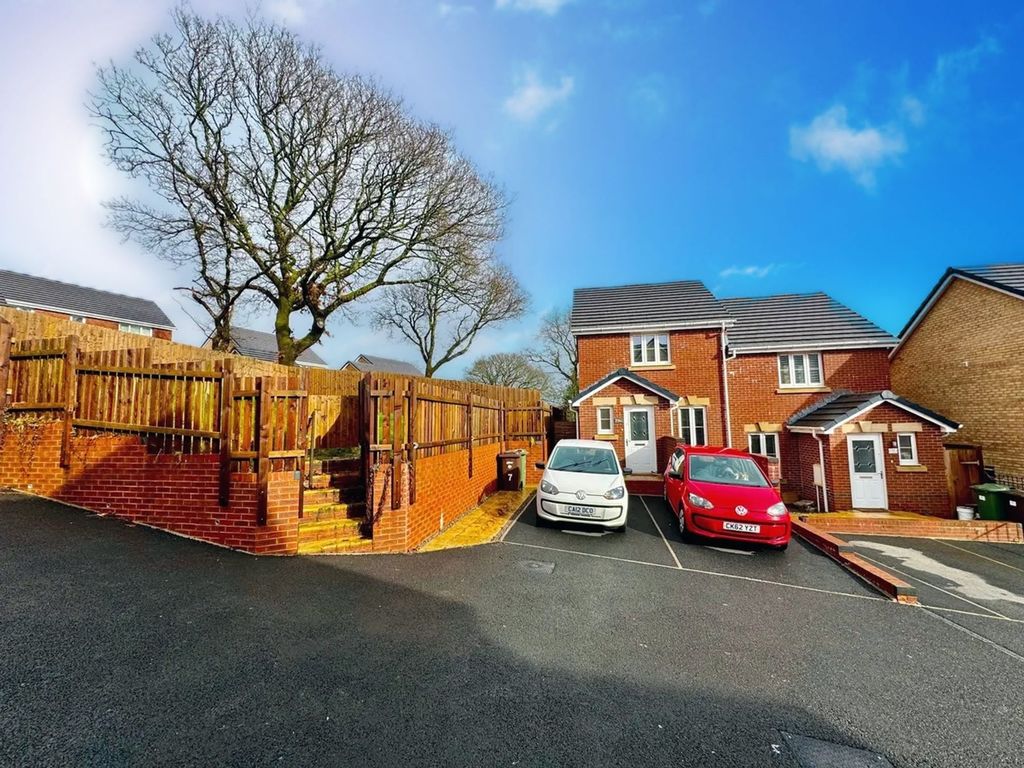 Property photo 2 of 33