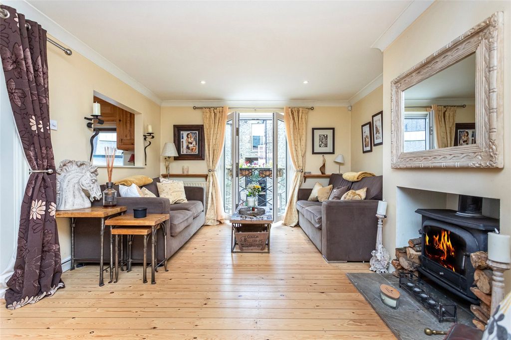 Property photo 3 of 19 Living Room