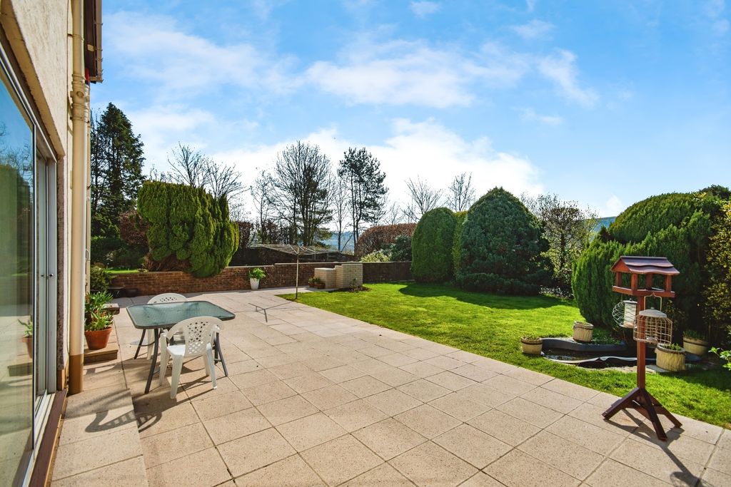 Property photo 2 of 17 Photo
