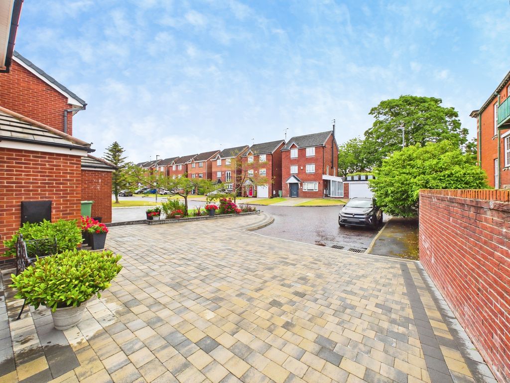 Property photo 2 of 35