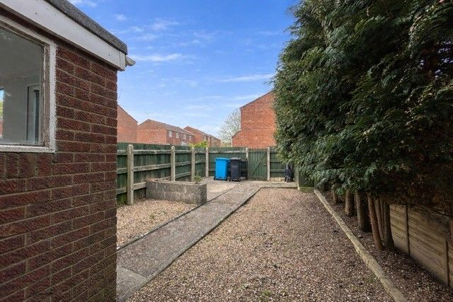 Property photo 2 of 12 Garden