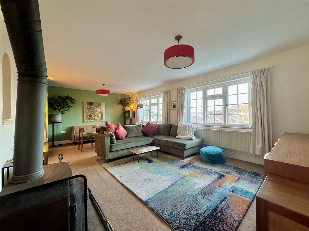 Property photo 1 of 33