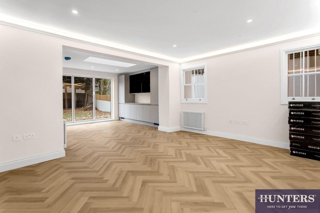 Property photo 1 of 17 Reception