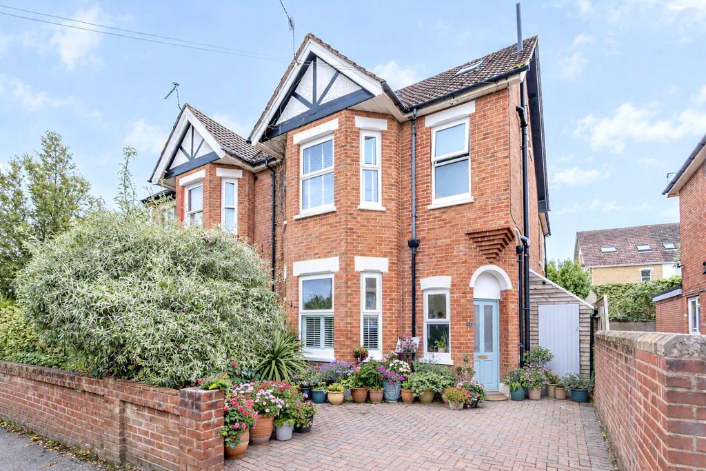Property photo 1 of 22 Balmoral Road