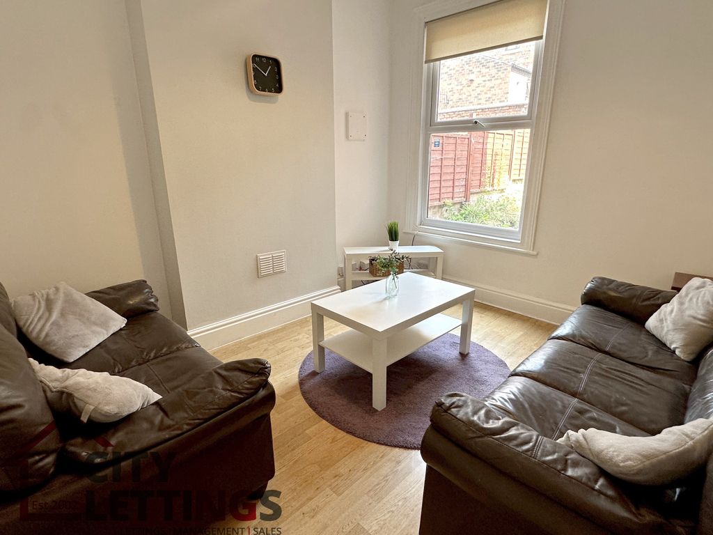 Property photo 2 of 26