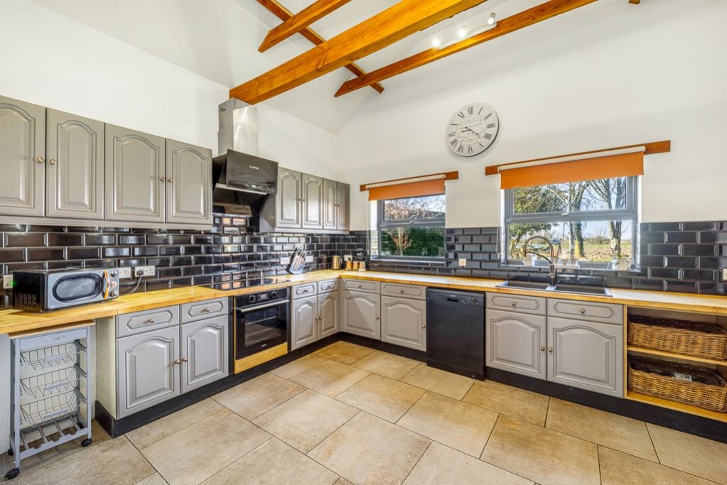 Property photo 2 of 32 Fraglands (Fosdyke)-18