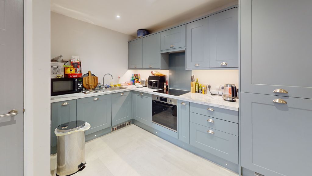 Property photo 3 of 14 Kitchen (2)