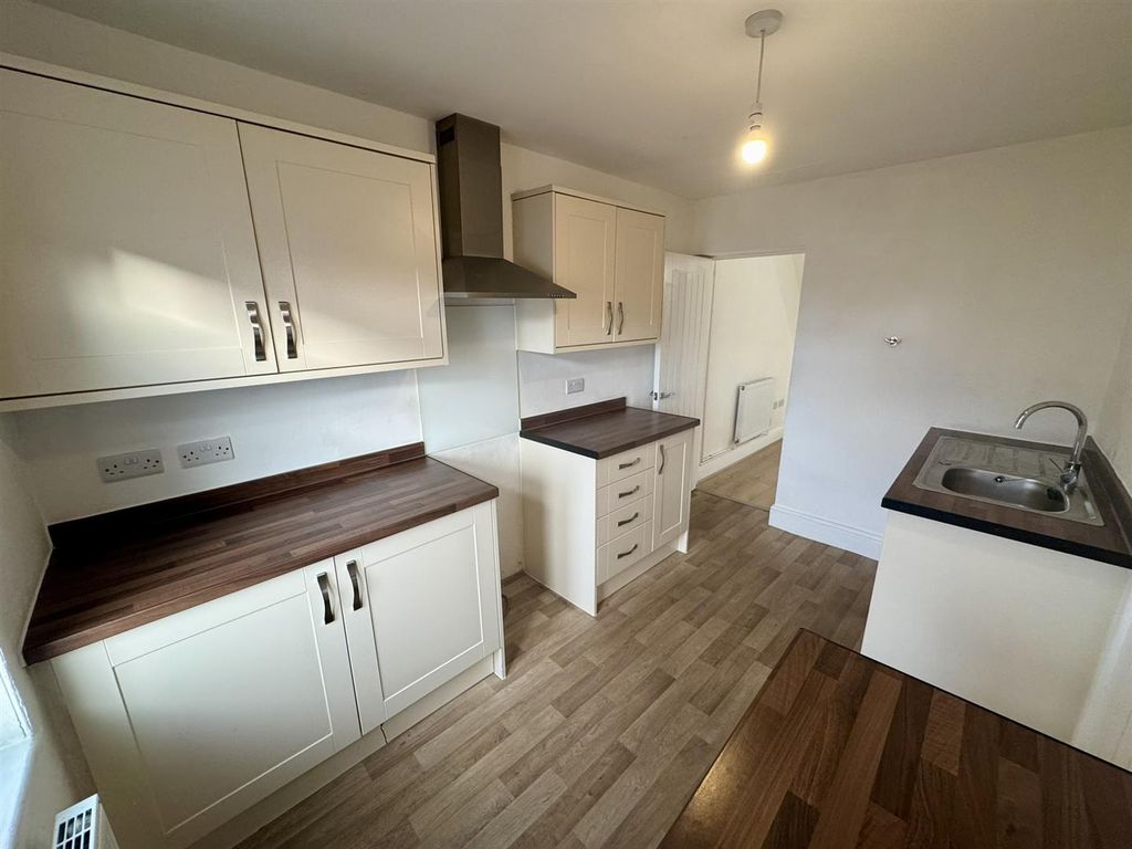 Property photo 2 of 14 Kitchen