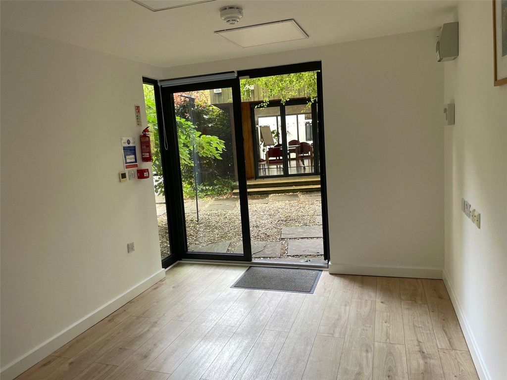 Property photo 3 of 11 Picture No. 06