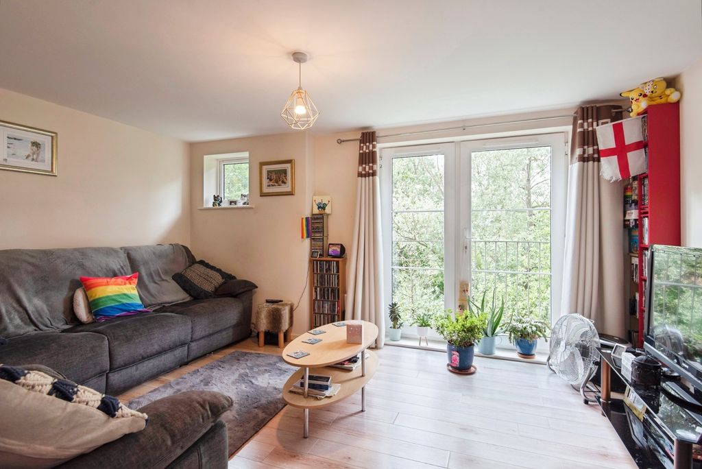 Property photo 2 of 23 Lounge