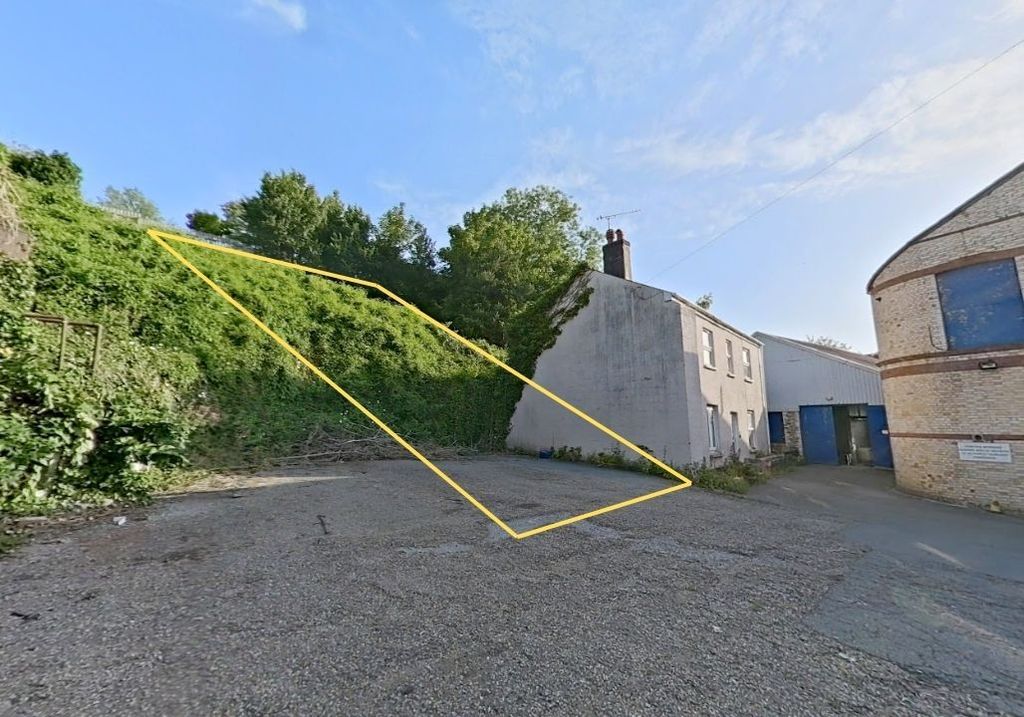 Property photo 1 of 4