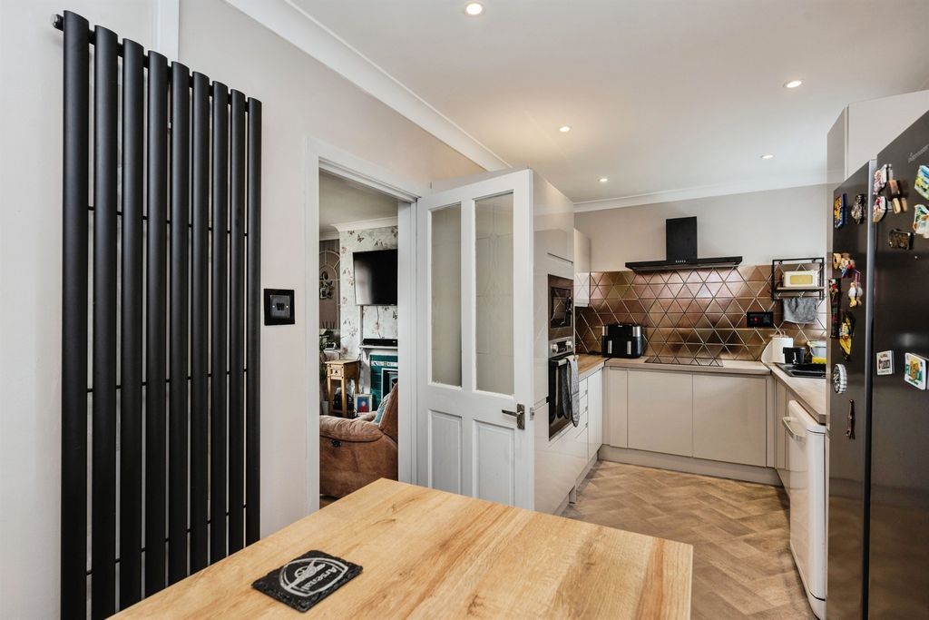 Property photo 2 of 17