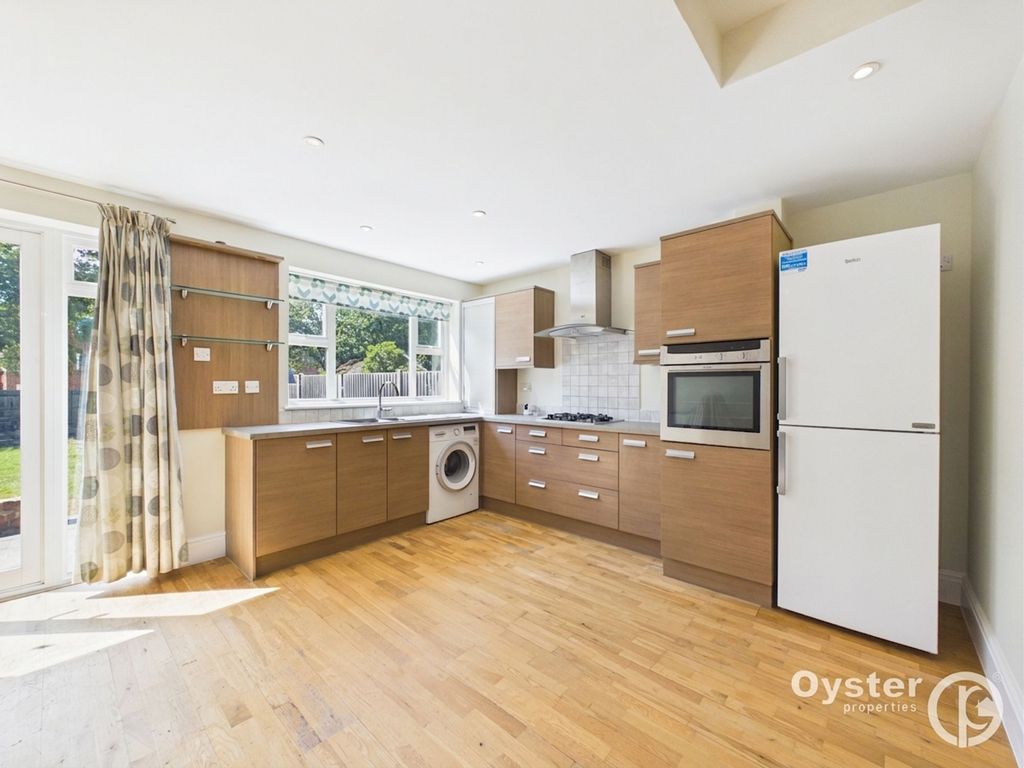 Property photo 3 of 16 Kitchen