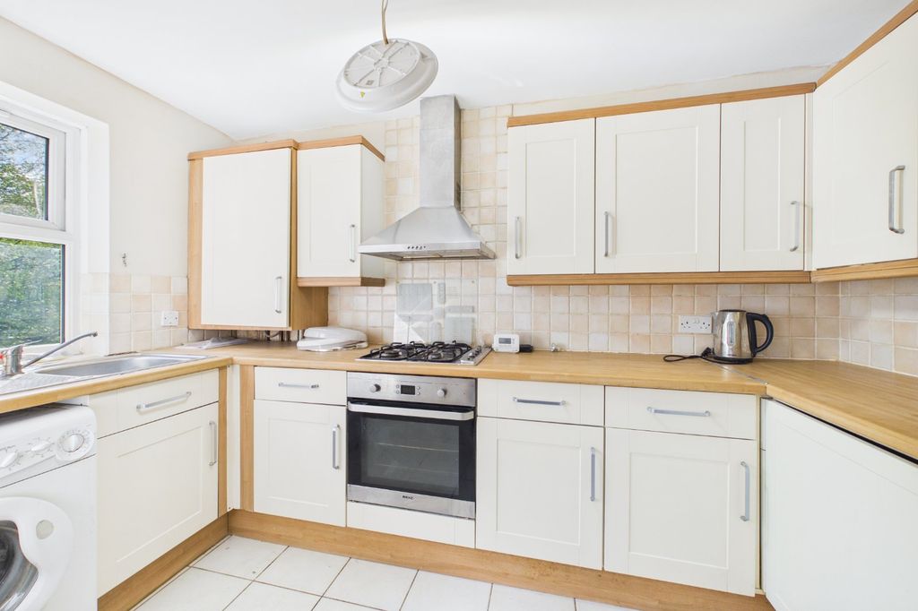 Property photo 3 of 8 Picture No. 12