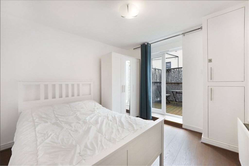 Property photo 3 of 11 Bedroom