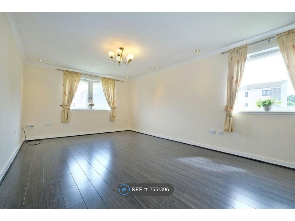 Property photo 3 of 11 Living Room
