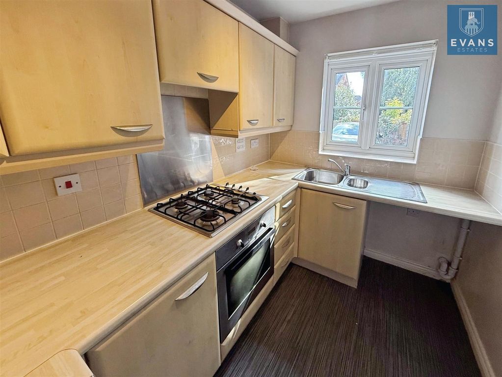 Property photo 2 of 9 Kitchen