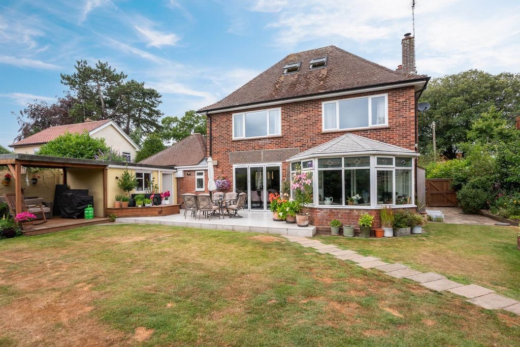 Property photo 1 of 28