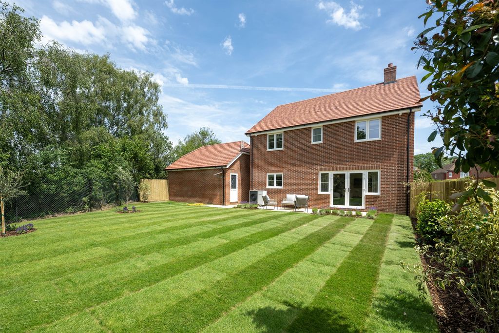 Property photo 1 of 11