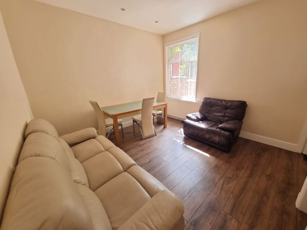 Property photo 3 of 9 Gallery