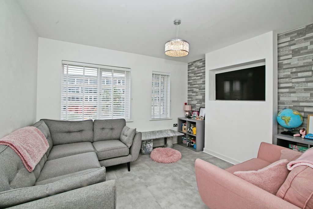 Property photo 2 of 13 Lounge