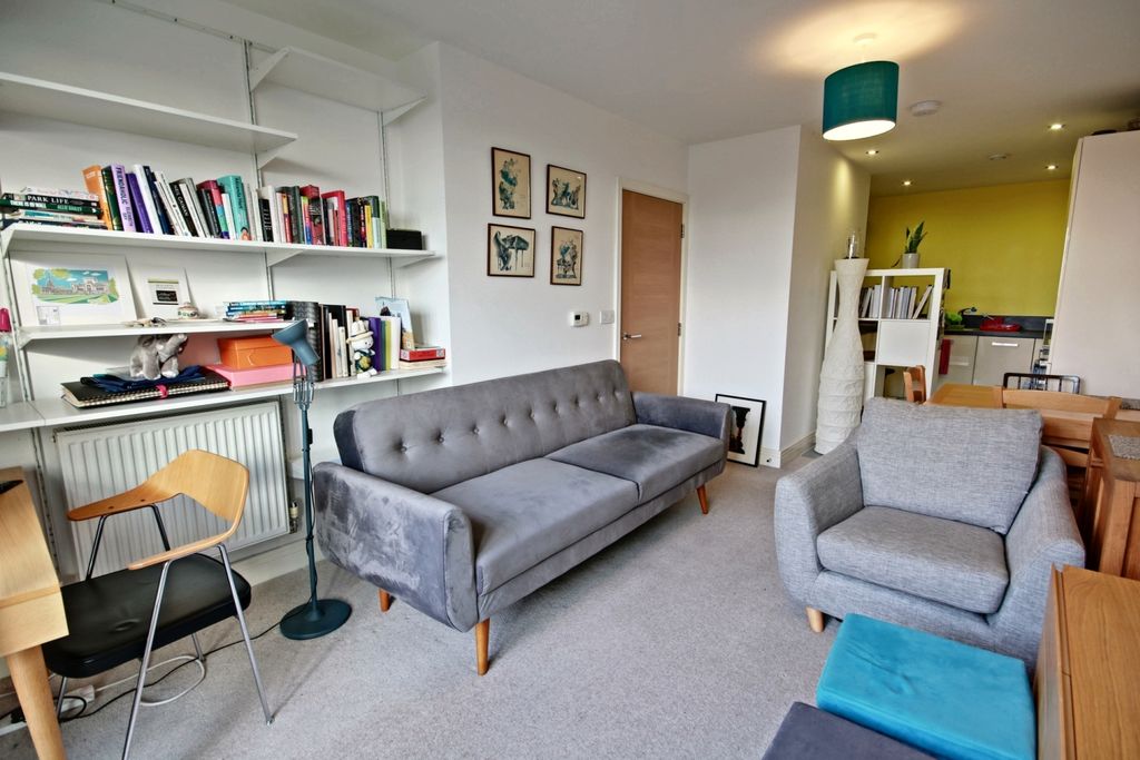 Property photo 2 of 19 83 Apsley House - Reception-Door-New