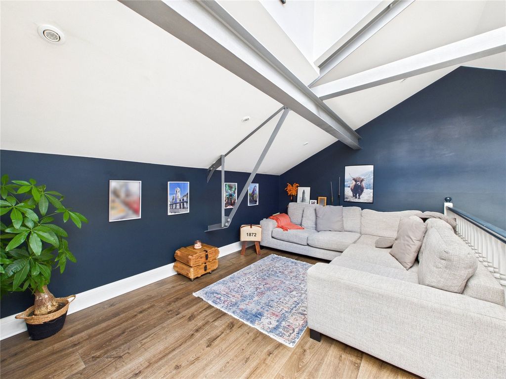 Property photo 2 of 21 2 - Lounge