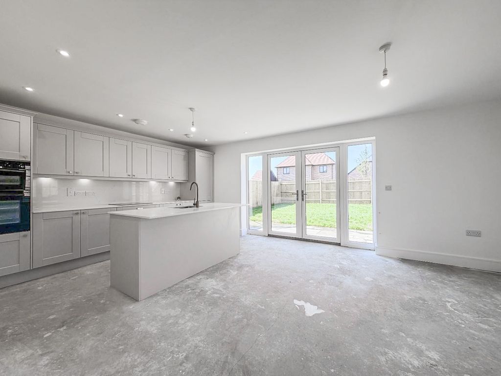 Property photo 3 of 17 Kitchen/Dining Room