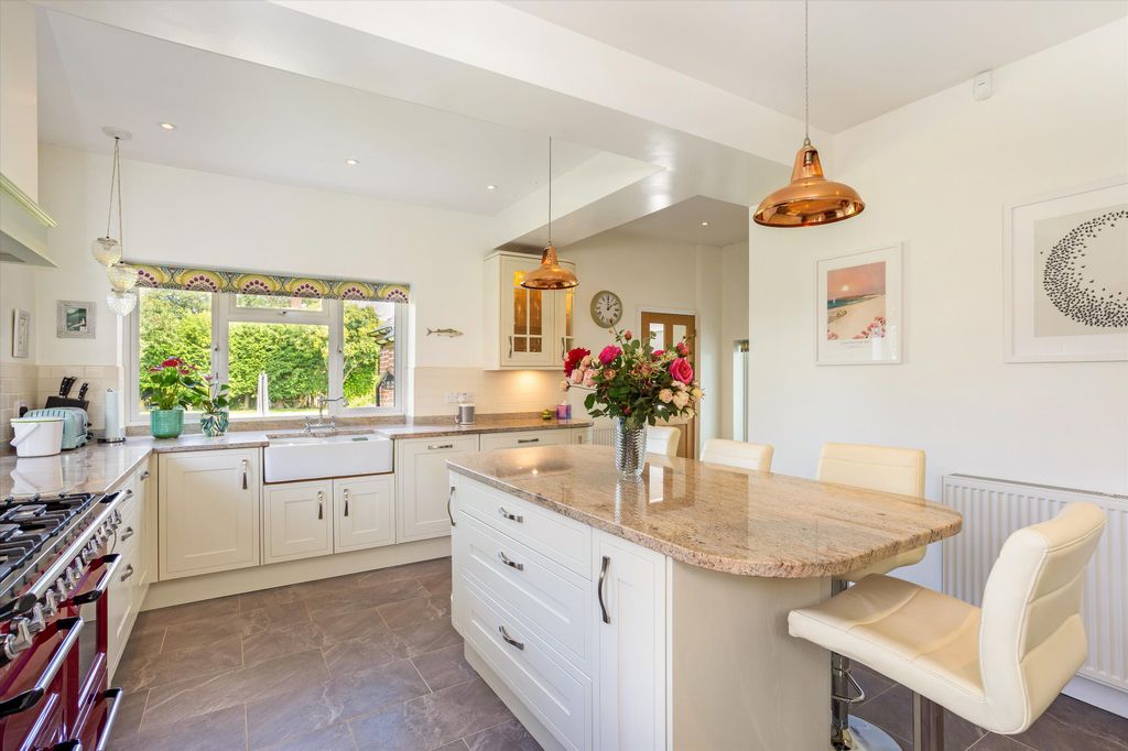 Property photo 3 of 21 Image