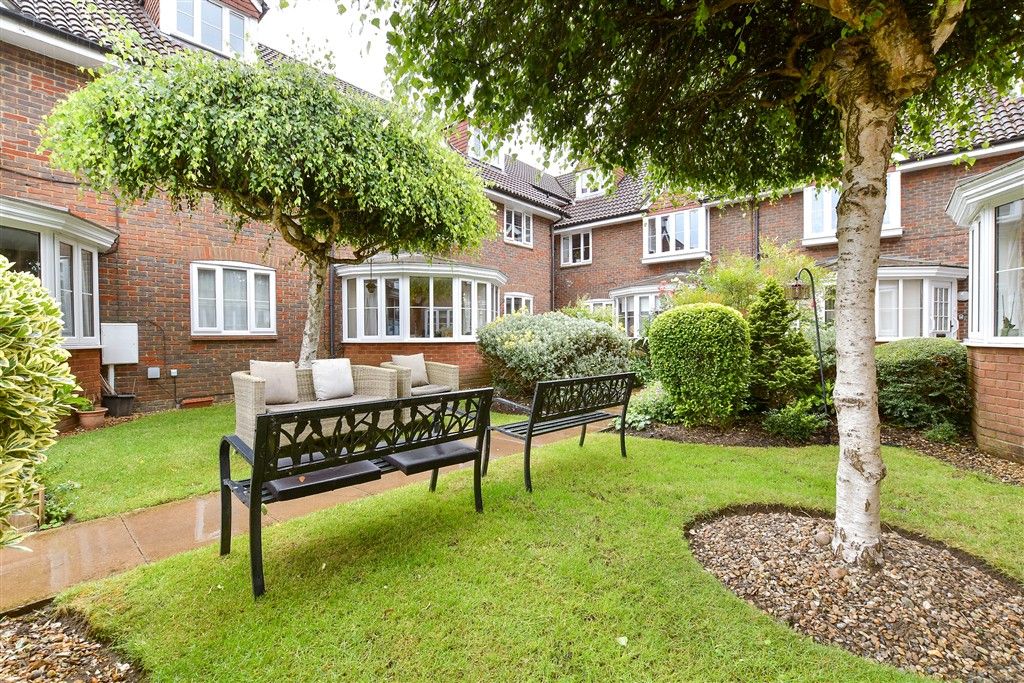Property photo 2 of 15 Communal Gardens
